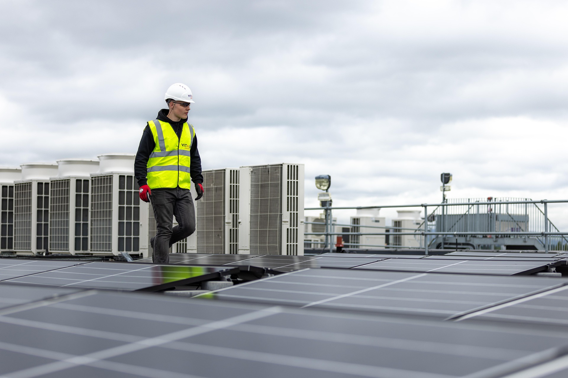 Pose de panneaux solaires photovoltaïques par Lumisol en Valais
