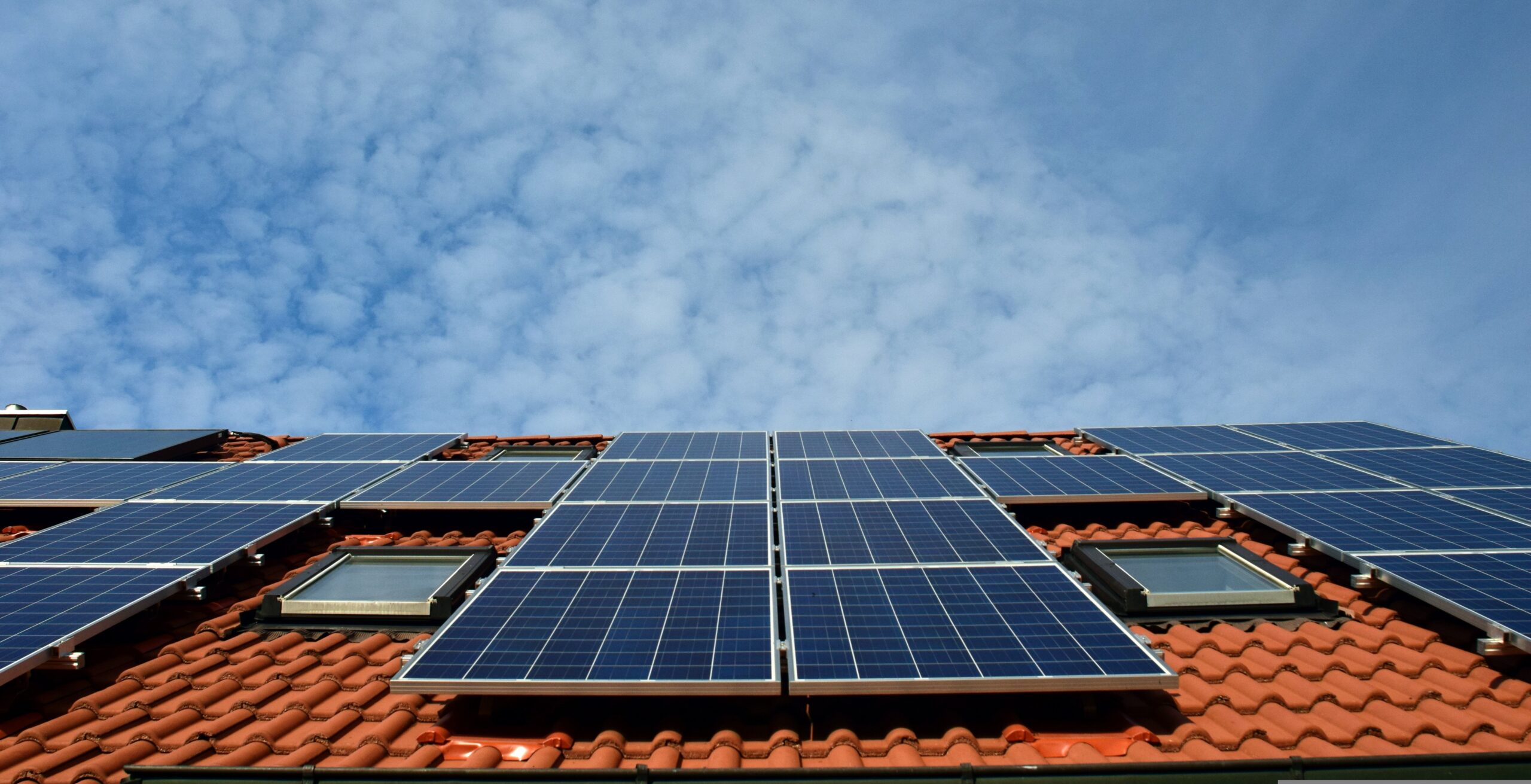 Installation photovoltaïque Lumisol pour une toiture en Valais